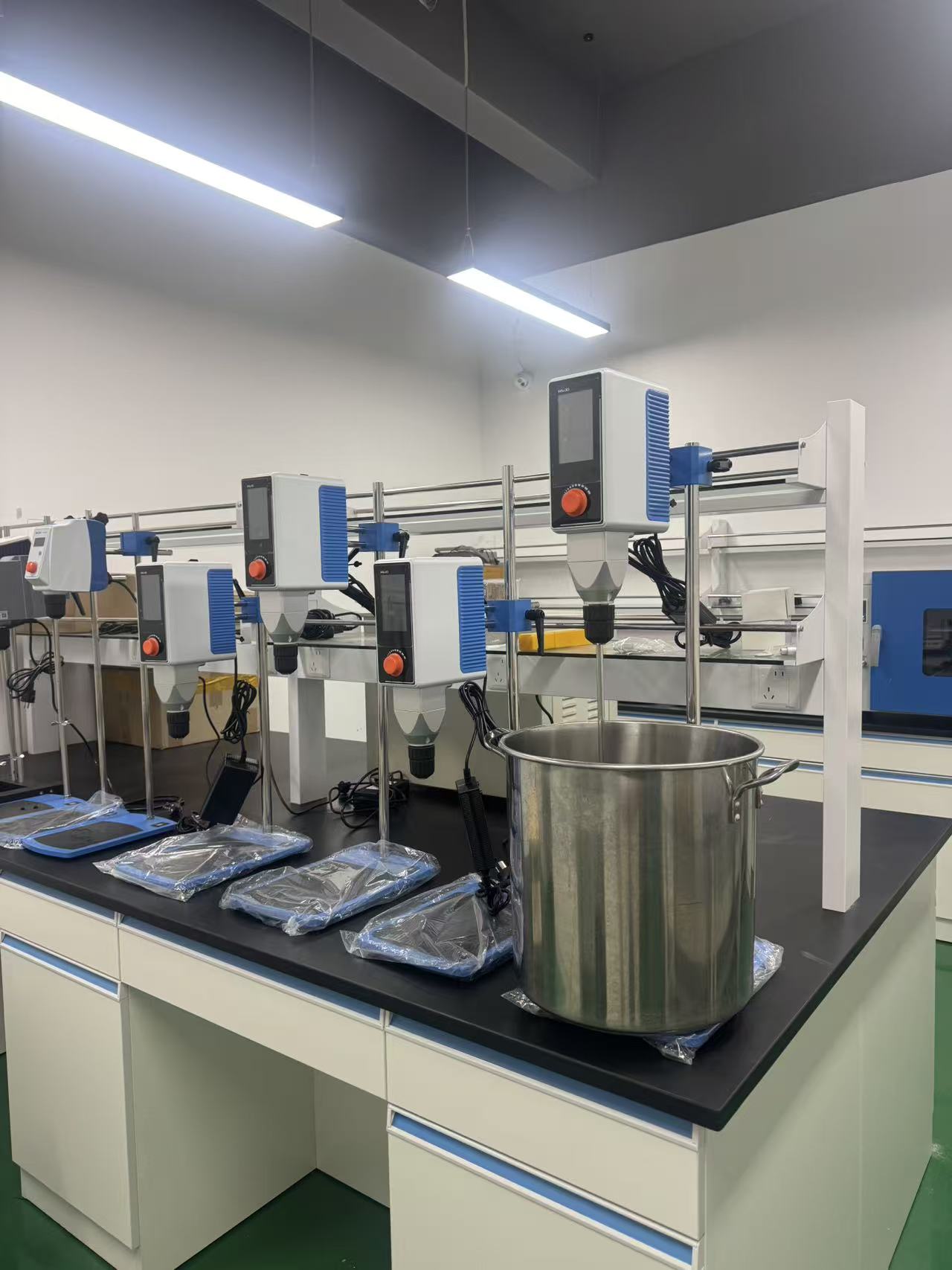 20L ~100L New Technology High Torque Powerful Touch Screen Lab Overhead Stirrer 